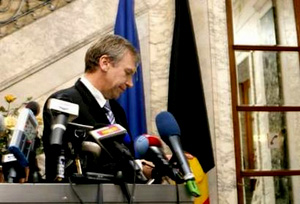 Belgium's Prime Minister-in-waiting Yves Leterme of the Flemish Christian Democrat party (CD&V) gives a news conference in Brussels August 17, 2007.
